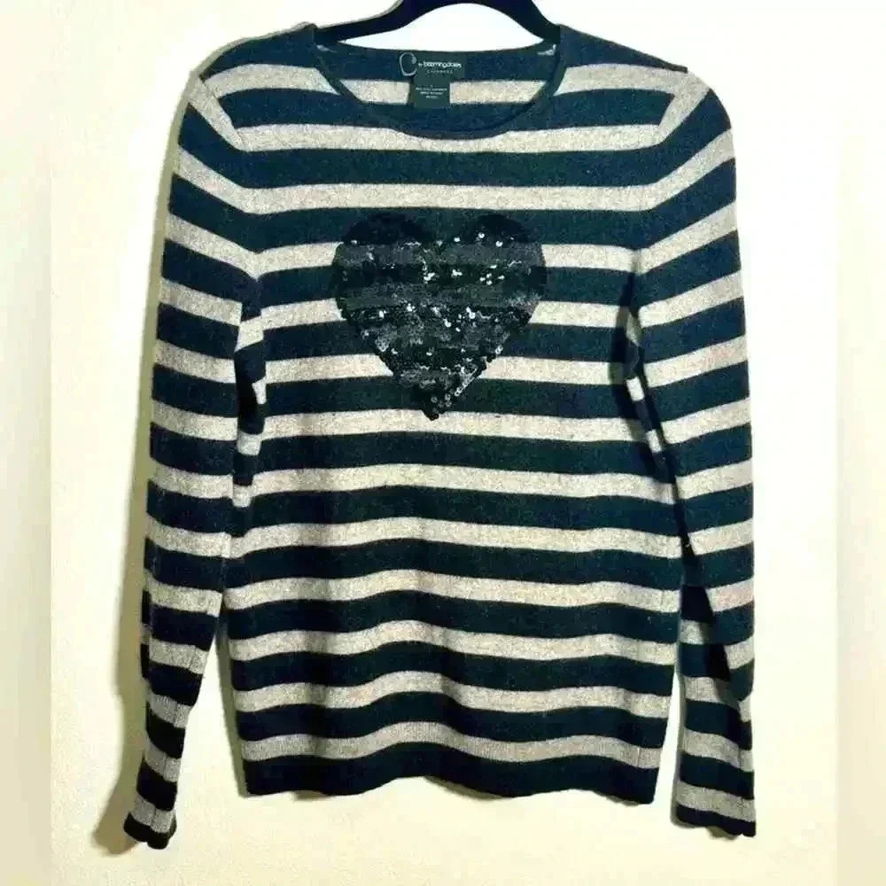 C BY BLOOMINGDALES. 2 ply Cashmere Sweater size Large gray stripe sequin heart - Picture 3 of 7